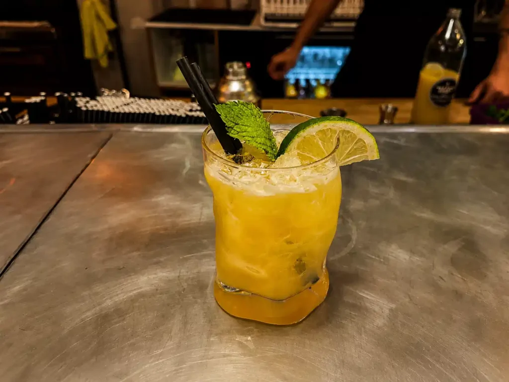 bar cocktail à l'isle sur la sorgue